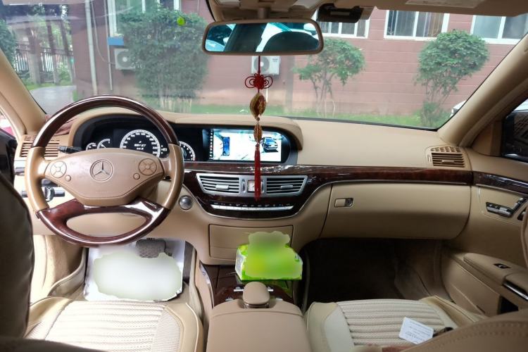 Used Mercedes-Benz S-Class 2010 S 300 L Luxury Model Center Console