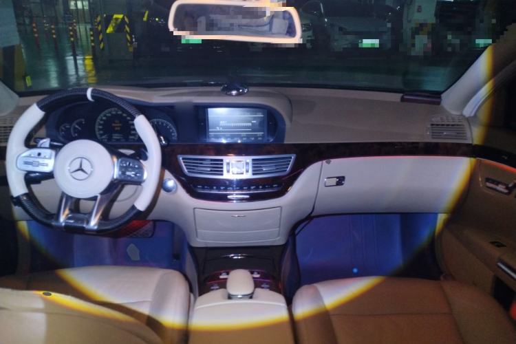 Used Mercedes-Benz S-Class 2010 S 300 L Luxury Model Center Console