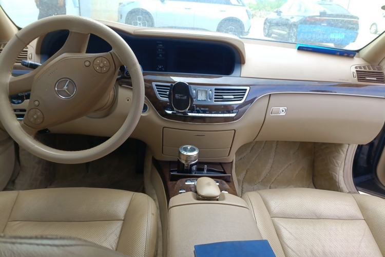Used Mercedes-Benz S-Class 2010 S 300 L Luxury Model Center Console