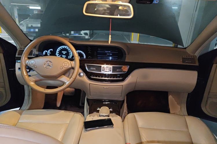 Used Mercedes-Benz S-Class 2010 S 300 L Business Model Center Console