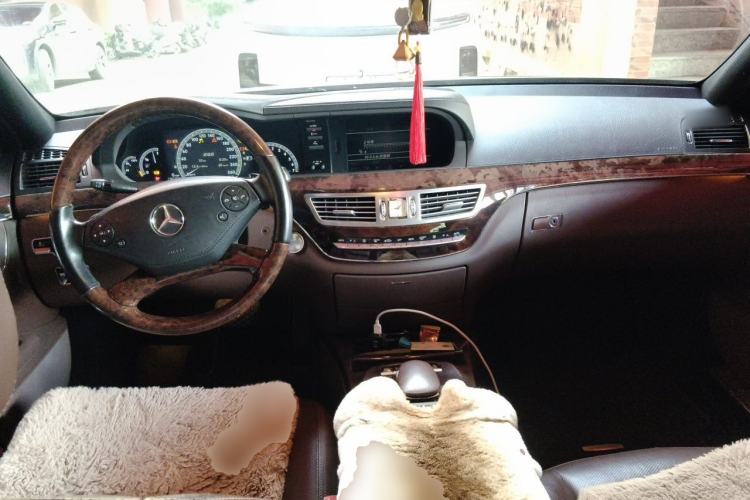 Used Mercedes-Benz S-Class 2010 S 350 L Luxury Model Center Console