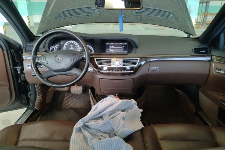 Used Mercedes-Benz S-Class 2010 S 300 L Luxury Model Center Console