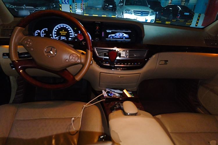 Used Mercedes-Benz S-Class 2010 S 400 L HYBRID Center Console
