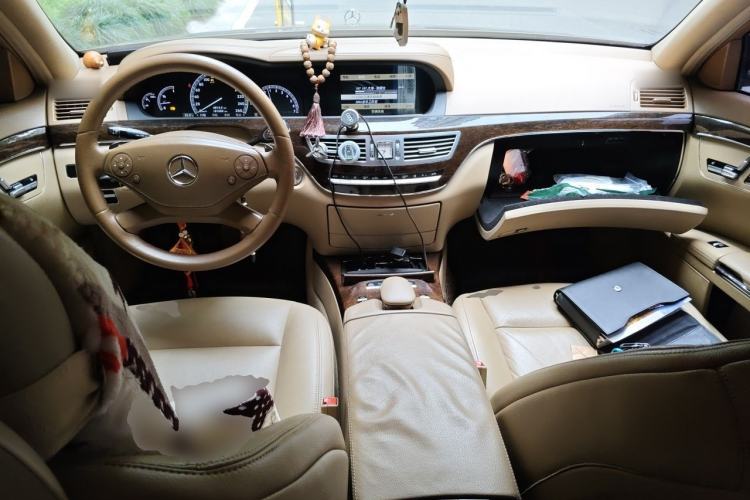 Used Mercedes-Benz S-Class 2010 S 300 L Business Model Center Console