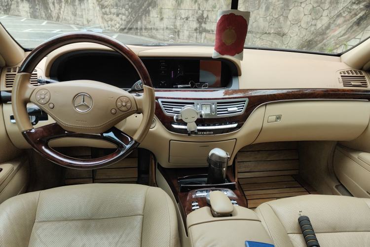 Used Mercedes-Benz S-Class 2010 S 400 L HYBRID Center Console