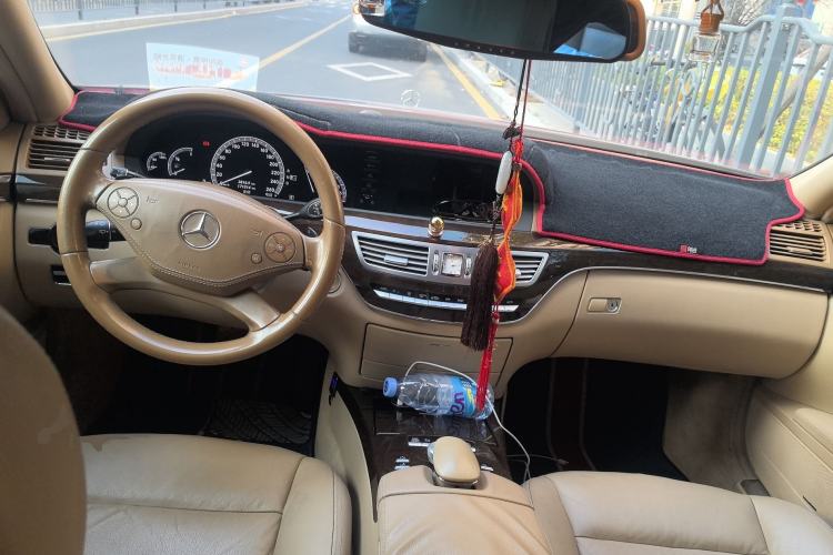 Used Mercedes-Benz S-Class 2010 S 300 L Business Model Center Console