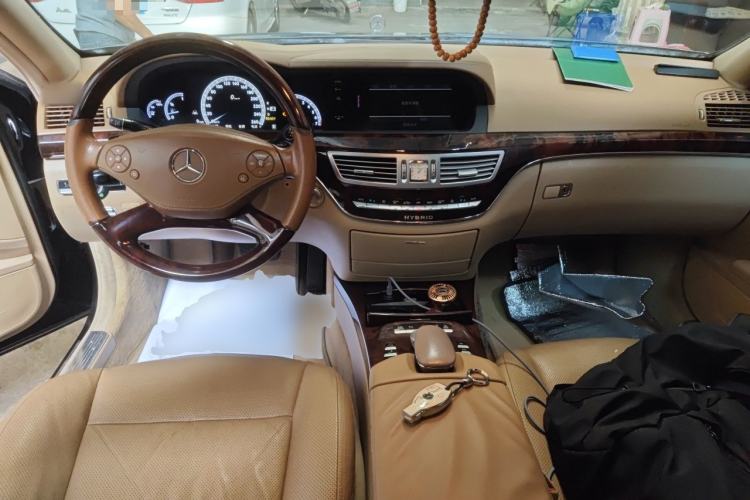 Used Mercedes-Benz S-Class 2010 S 400 L HYBRID Center Console