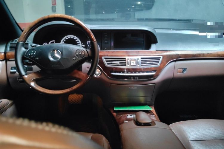 Used Mercedes-Benz S-Class 2010 S 350 L 4MATIC Center Console