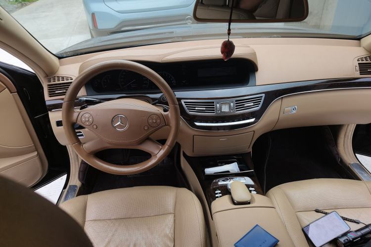 Used Mercedes-Benz S-Class 2010 S 300 L Luxury Model Center Console