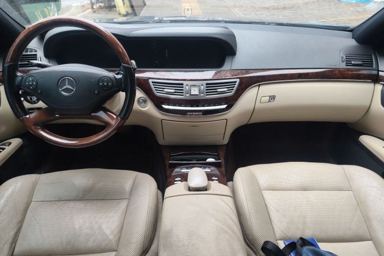Used Mercedes-Benz S-Class 2010 S 400 L HYBRID Center Console