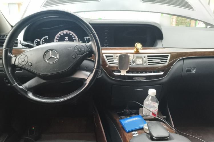 Used Mercedes-Benz S-Class 2010 S 300 L Business Model Center Console