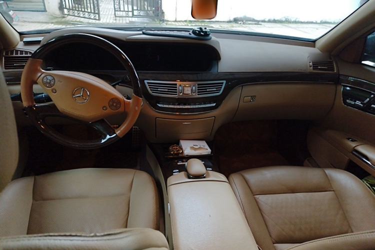 Used Mercedes-Benz S-Class 2010 S 300 L Luxury Model Center Console
