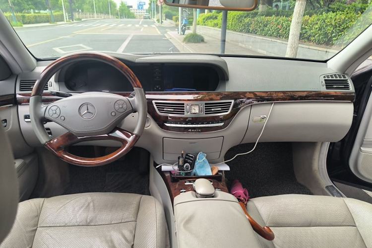 Used Mercedes-Benz S-Class 2010 S 350 L 4MATIC Center Console