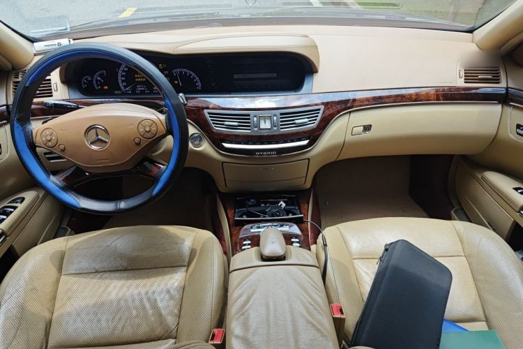 Used Mercedes-Benz S-Class 2010 S 400 L HYBRID Center Console