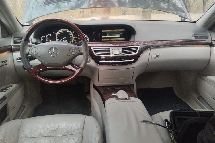 Used Mercedes-Benz S-Class 2010 S 400 L HYBRID Center Console