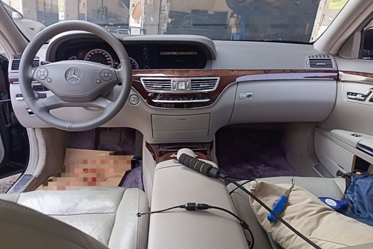 Used Mercedes-Benz S-Class 2010 S 350 L Luxury Model Center Console