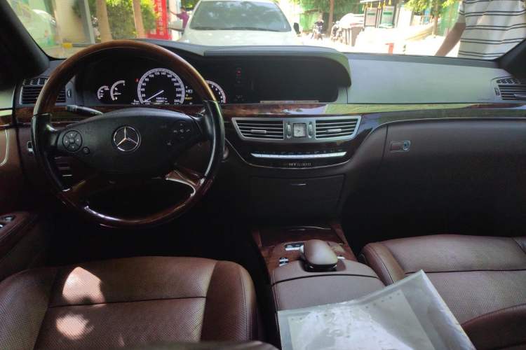 Used Mercedes-Benz S-Class 2010 S 400 L HYBRID Center Console