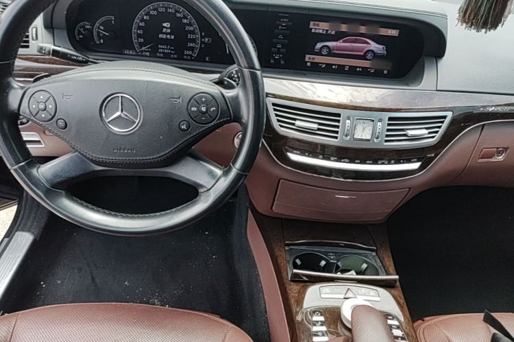 Used Mercedes-Benz S-Class 2010 S 300 L Luxury Model Center Console