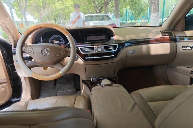 Used Mercedes-Benz S-Class 2010 S 350 L Luxury Model Center Console