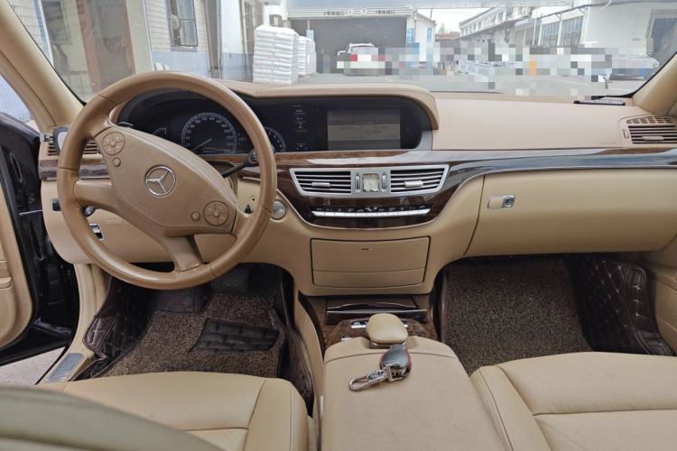Used Mercedes-Benz S-Class 2010 S 300 L Business Model Center Console