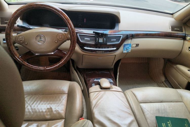 Used Mercedes-Benz S-Class 2010 S 400 L HYBRID Center Console