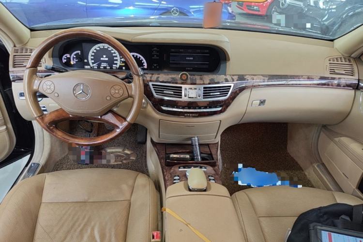 Used Mercedes-Benz S-Class 2010 S 400 L HYBRID Center Console