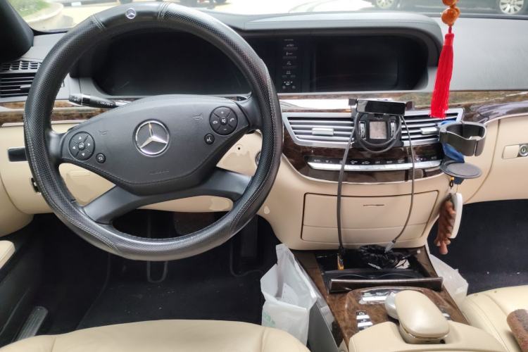 Used Mercedes-Benz S-Class 2010 S 300 L Business Model Center Console