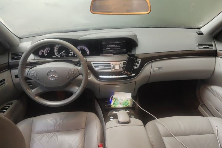 Used Mercedes-Benz S-Class 2010 S 300 L Business Model Center Console