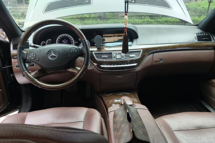 Used Mercedes-Benz S-Class 2010 S 300 L Luxury Model Center Console