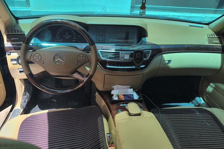 Used Mercedes-Benz S-Class 2010 S 350 L Luxury Model Center Console