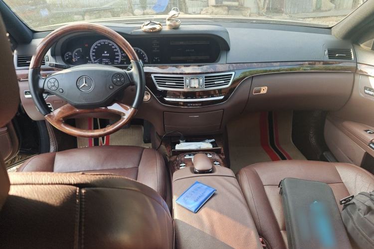 Used Mercedes-Benz S-Class 2010 S 400 L HYBRID Center Console
