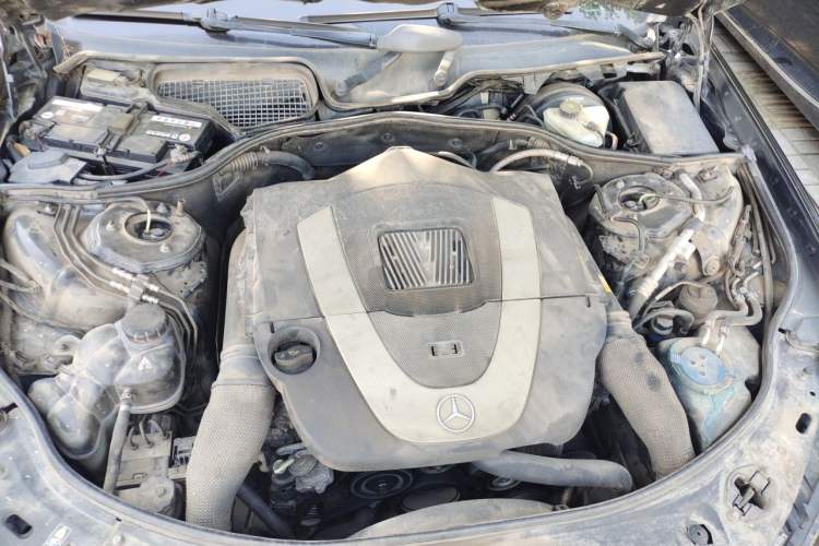 Used Mercedes-Benz S-Class 2010 S 300 L Luxury Model Engine Bay