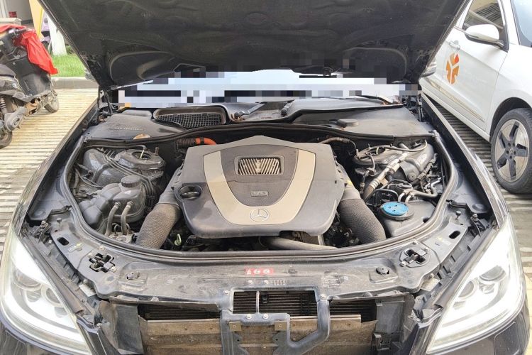 Used Mercedes-Benz S-Class 2010 S 400 L HYBRID Engine Bay