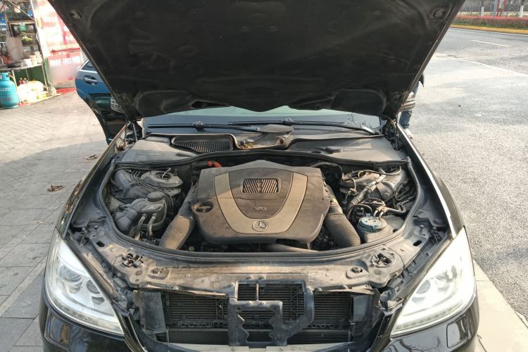 Used Mercedes-Benz S-Class 2010 S 400 L HYBRID Engine Bay