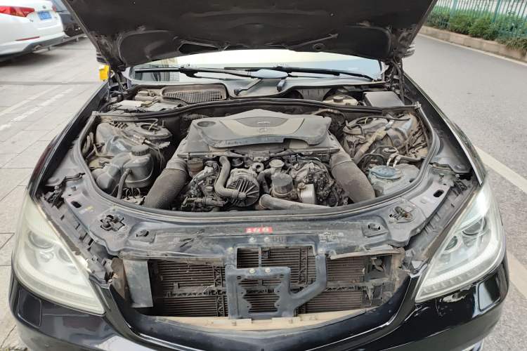 Used Mercedes-Benz S-Class 2010 S 300 L Business Model Engine Bay