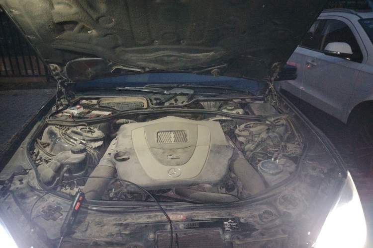 Used Mercedes-Benz S-Class 2010 S 300 L Luxury Model Engine Bay