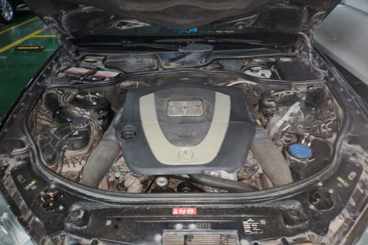 Used Mercedes-Benz S-Class 2010 S 300 L Luxury Model Engine Bay