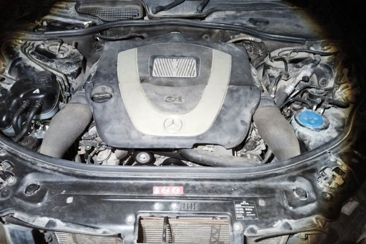 Used Mercedes-Benz S-Class 2010 S 400 L HYBRID Engine Bay