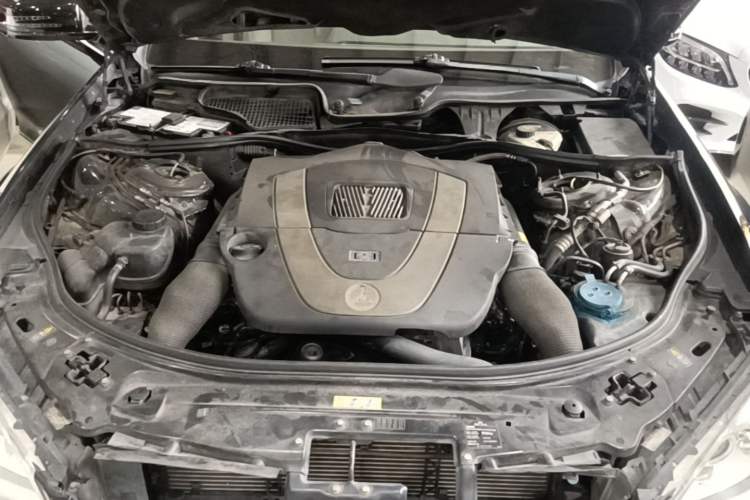 Used Mercedes-Benz S-Class 2010 S 300 L Business Model Engine Bay