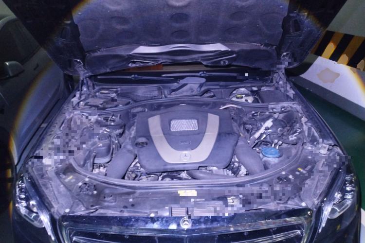 Used Mercedes-Benz S-Class 2010 S 300 L Luxury Model Engine Bay