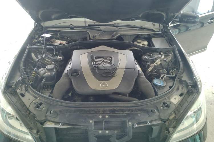 Used Mercedes-Benz S-Class 2010 S 300 L Luxury Model Engine Bay
