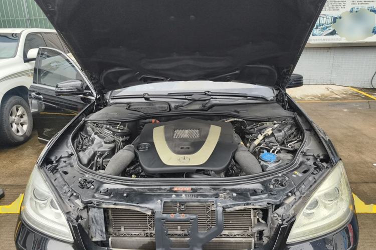 Used Mercedes-Benz S-Class 2010 S 400 L HYBRID Engine Bay