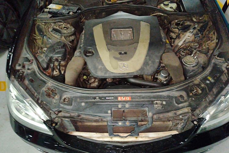 Used Mercedes-Benz S-Class 2010 S 400 L HYBRID Engine Bay