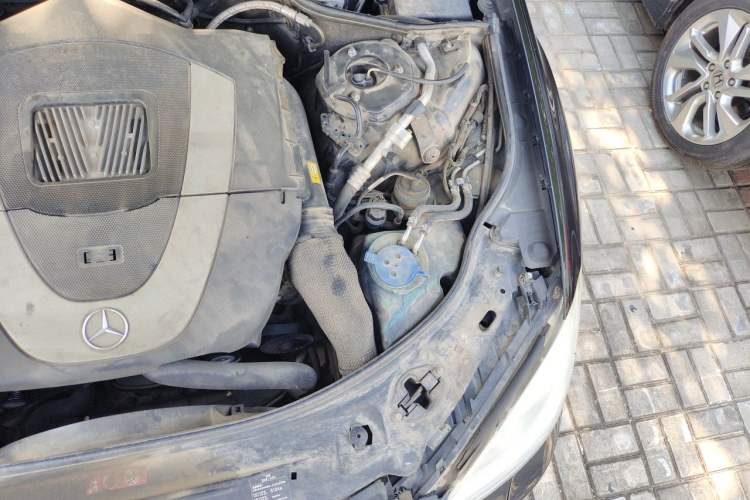 Used Mercedes-Benz S-Class 2010 S 300 L Luxury Model Engine Bay Left