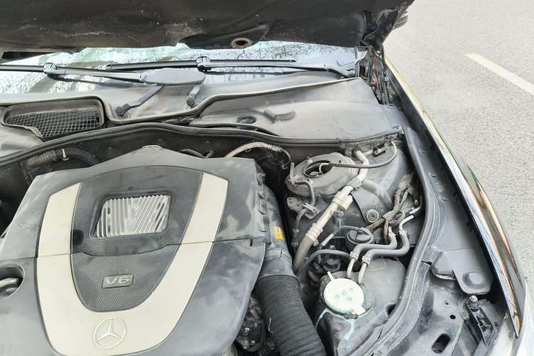 Used Mercedes-Benz S-Class 2010 S 300 L Luxury Model Engine Bay Left