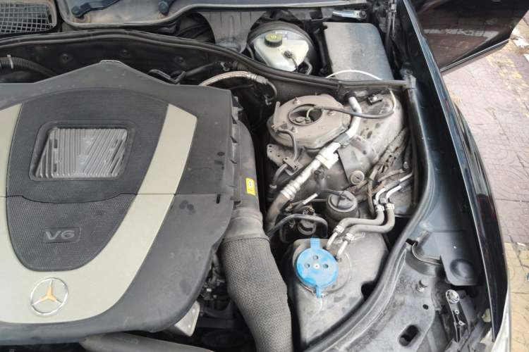 Used Mercedes-Benz S-Class 2010 S 300 L Luxury Model Engine Bay Left