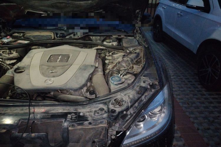 Used Mercedes-Benz S-Class 2010 S 300 L Luxury Model Engine Bay Left