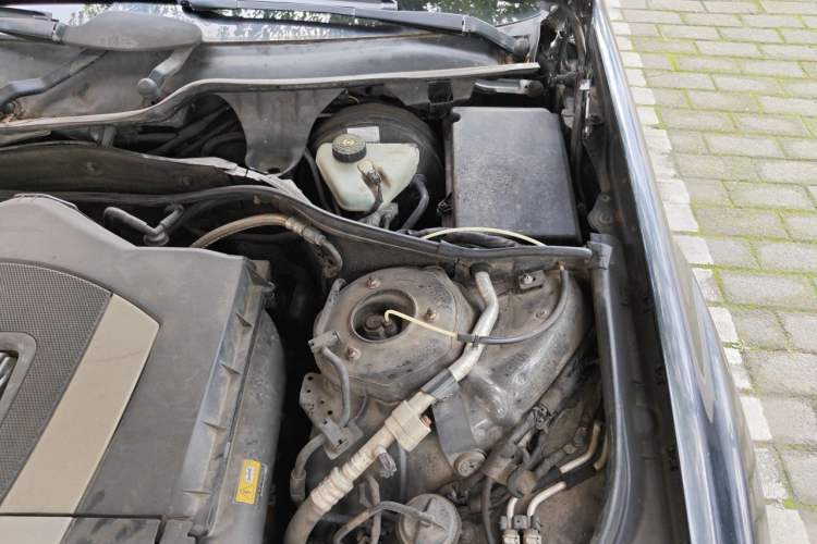 Used Mercedes-Benz S-Class 2010 S 300 L Business Model Engine Bay Left