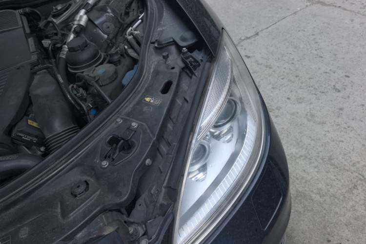 Used Mercedes-Benz S-Class 2010 S 600 L Engine Bay Left