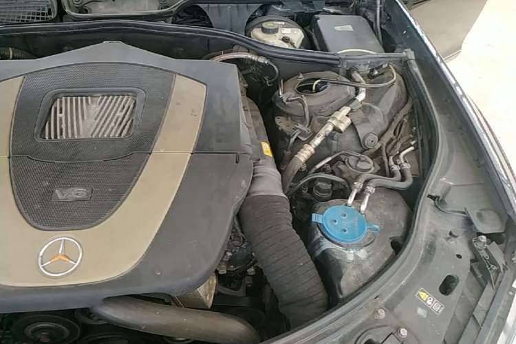 Used Mercedes-Benz S-Class 2010 S 350 L Luxury Model Engine Bay Left